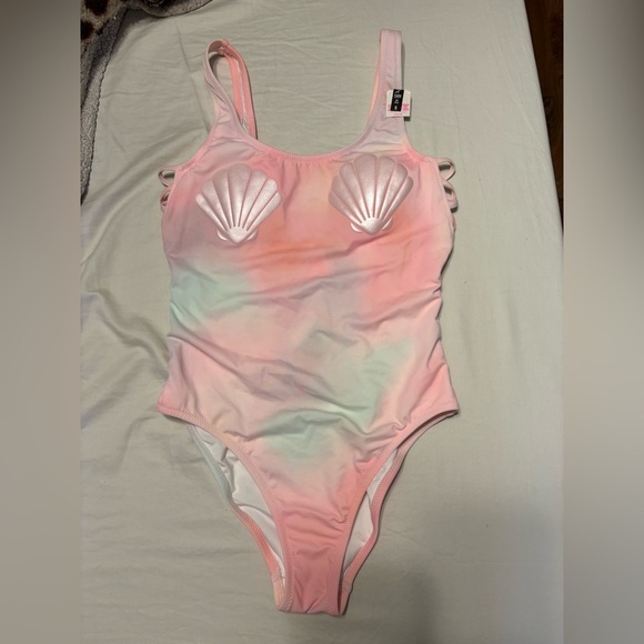 Mermaid 🧜🏻‍♀️ One Piece Swimsuit - Picture 1 of 7